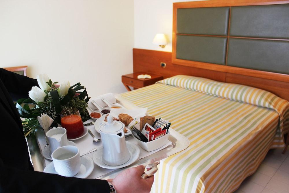 Grand Hotel Don Juan Giulianova Esterno foto