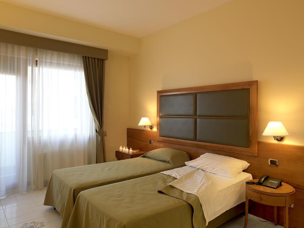 Grand Hotel Don Juan Giulianova Camera foto