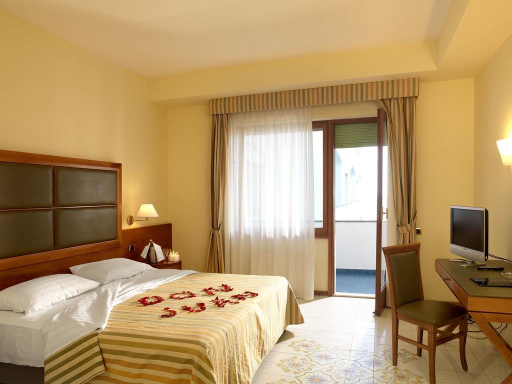 Grand Hotel Don Juan Giulianova Camera foto